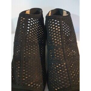 American Eagal Sandal Netted Wedge Heel Black Size 9 1/2 W VERY NICE